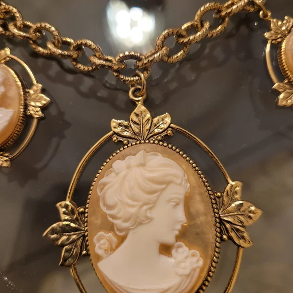 Unique Vintage Gold and Cream Cameo Necklace - Picture 2 of 6